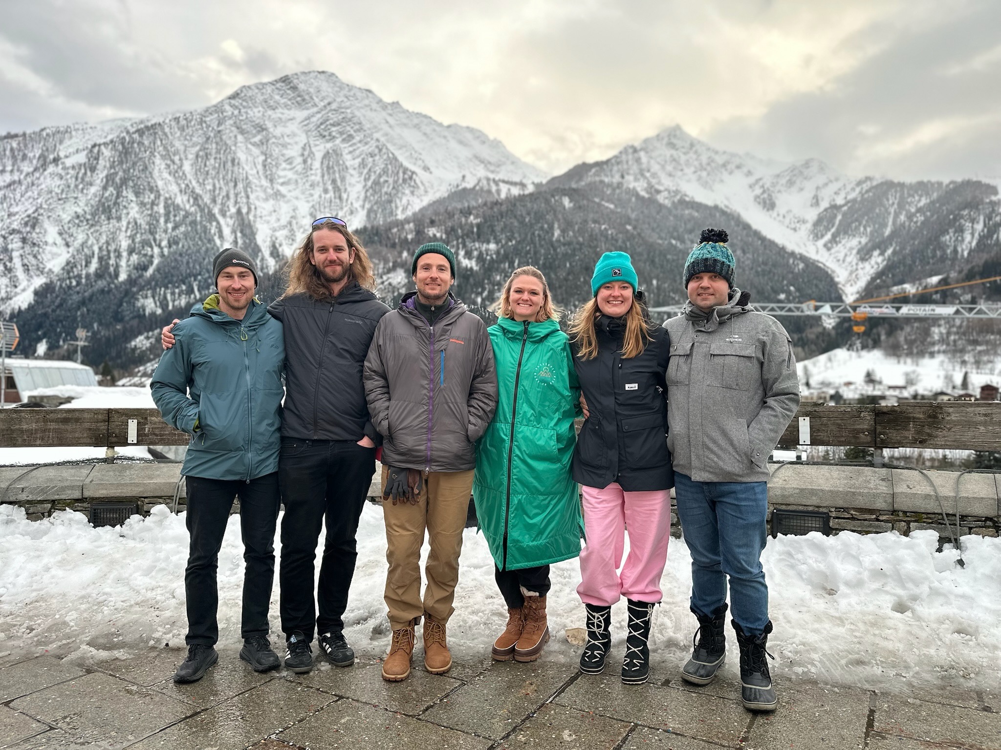 The group in front of the Chamonix valley and mountains