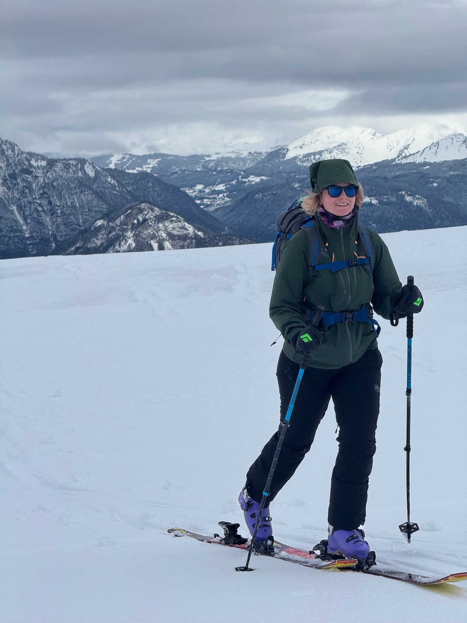 On the ski tour, mountains stretching out behind